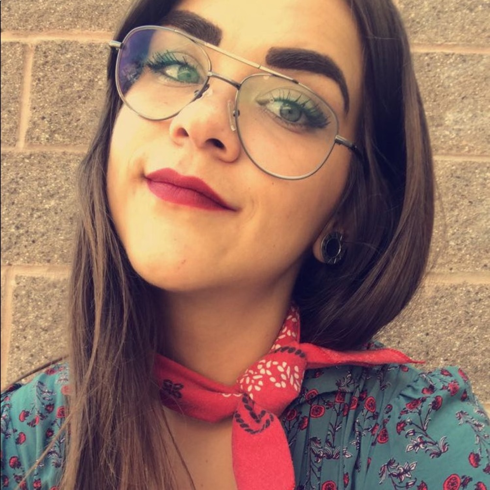 Meet your Posher, Laura